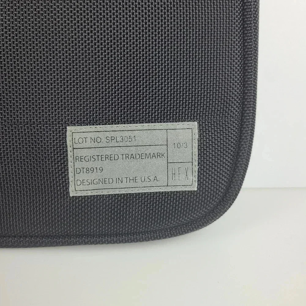 Hex padded black canvas laptop/iPad case